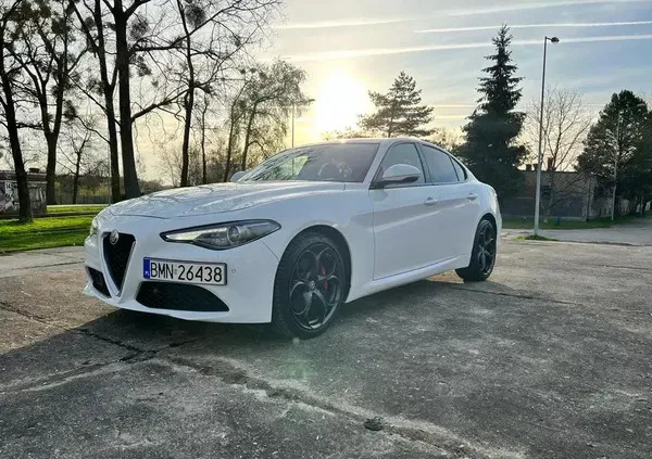 świętokrzyskie Alfa Romeo Giulia cena 84900 przebieg: 88292, rok produkcji 2017 z Białystok